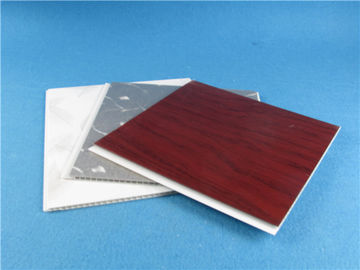 Buen precio Los paneles de pared de mármol de plata rojos blancos del color UPVC, revestimiento decorativo de la pared cubren en línea