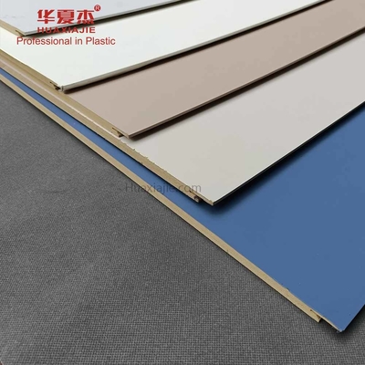 revestimiento del panel de pared de 600mm*9m m Wpc para la superficie plana decorativa
