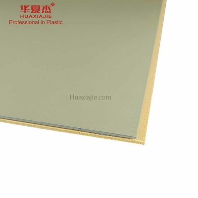 Buen precio El panel de pared interior interior de Wpc de la decoración 1220m m x 2440m m para el sitio de vida del estallido en línea