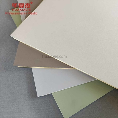 Buen precio El panel de pared antiséptico de Wpc para la decoración 2800*600*9m m en línea