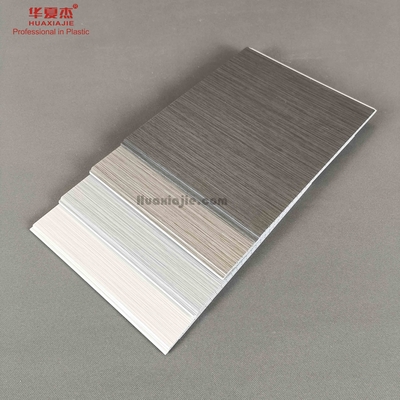 Buen precio Fácil instale el panel de techo sacado del Pvc para la decoración 250mmx8m m a prueba de humedad en línea