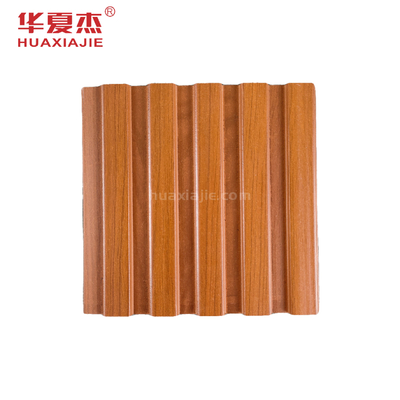 Buen precio Diseño de la decoración interior del panel de pared de Wpc del grano de madera de la protuberancia del Co nuevo en línea