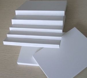 Buen precio Hoja blanca del PVC de los muebles blancos de la hoja del tablero de la espuma del PVC del grueso 5m m 10m m en línea