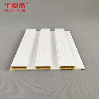 Buen precio Superficie plana interior del panel de pared de Wpc de la decoración impermeable de la sala de estar en línea