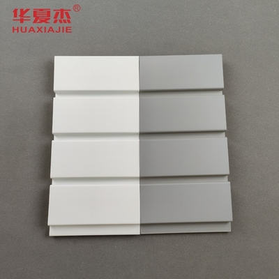 Buen precio Resistencia de Matte Texture With Excellent Chemical de los paneles del PVC Slatwall de la resistencia de fuego en línea