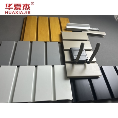calidad Material interior de la decoración del PVC Slatwall del panel del panel superficial liso del garaje Fábrica
