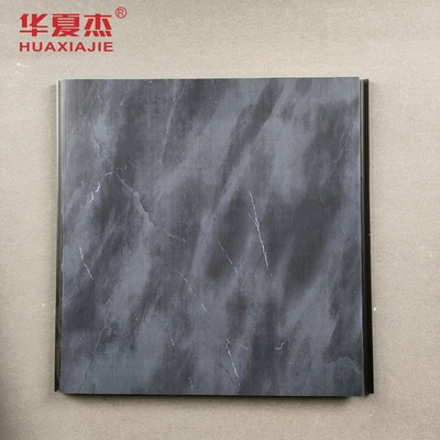Buen precio Panel de pared de PVC negro mate y panel de techo a prueba de humedad para la decoración en línea