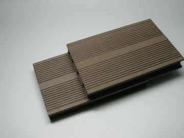 Buen precio Tableros compuestos reciclados al aire libre del Decking del Madera-plástico del suelo del Decking de WPC en línea