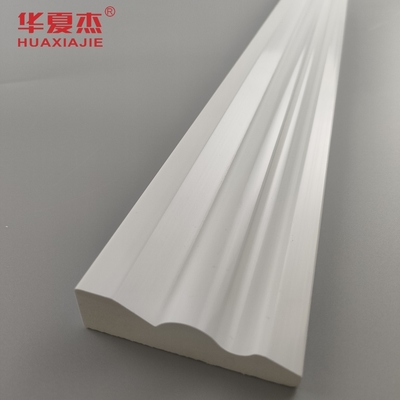 calidad Tabla de revestimiento de PVC blanco 70x20mm moldeado de PVC fácil de limpiar tabla base de revestimiento colonial decoración interior Fábrica