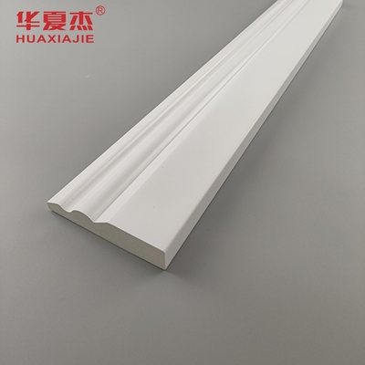 Buen precio Fabrica de base de madera de alta calidad de revestimiento pvc material de construcción de color blanco decoración interior en línea