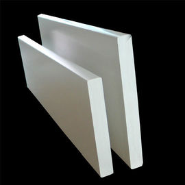 Buen precio Moldeado plano plástico decorativo de la espuma del Pvc con perfiles de la protuberancia del PVC en línea