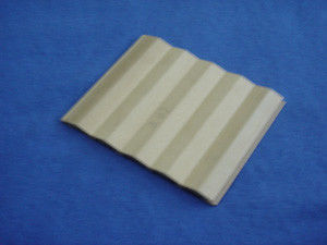 Buen precio El panel de pared corrosivo anti del beige WPC, revestimiento compuesto plástico de madera de la pared en línea