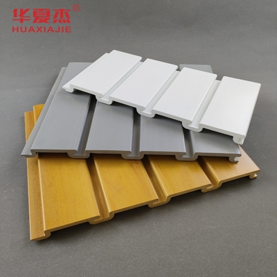 Buen precio El plástico de madera blanco del panel del PVC Slatwall del ISO/madera ranuró el tablero de la pared en línea