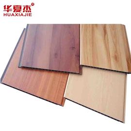 Buen precio El techo del PVC perfila el modelo de madera de la teja de los paneles de pared de UPVC para el techo de la cocina en línea
