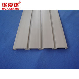 Buen precio Los paneles blancos del PVC Slatwall, WPC suben a los paneles, los paneles de pared del garaje para la exhibición en línea