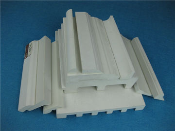 Buen precio Los perfiles/grano de la protuberancia del PVC del patio sacaron los perfiles plásticos en línea
