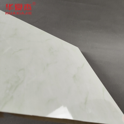 Buen precio Panel de pared de PVC de impresión de alto brillo para interiores y exteriores, panel de techo de PVC impermeable en línea