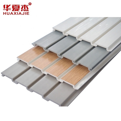 Buen precio Panel Slatwall personalizado excelente resistencia al impacto 4 pies y 8 pies de longitud para una presentación llamativa en línea