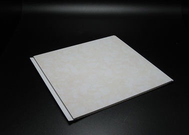 Buen precio Los paneles de techo plásticos del carbonato de calcio/laminaron las tejas del techo del PVC para el cuarto de baño en línea
