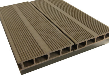 Buen precio Decking compuesto del color WPC de la nuez/cubierta reciclable de las calzadas para el jardín en línea
