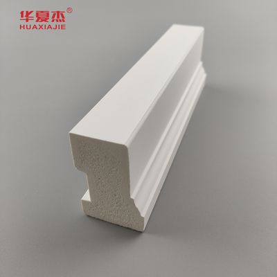 Buen precio Perfiles sacados intrépidos de madera sólida del compuesto del ladrillo plástico decorativo del PVC en línea