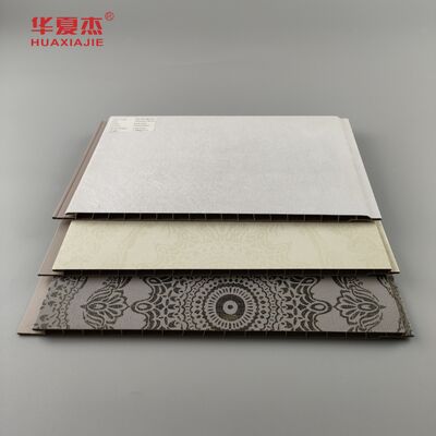 Buen precio Los paneles de pared impermeables de madera UPVC del cuarto de baño con la superficie cepillada en línea