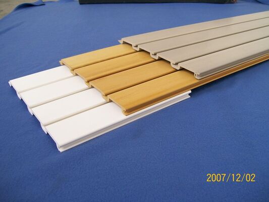 Calidad Peso unitario 1,7 kg Tableros de listones de PVC Paneles anticorrosivos impermeables antisépticos para organizar exhibidores y almacenamiento al por menor Fábrica