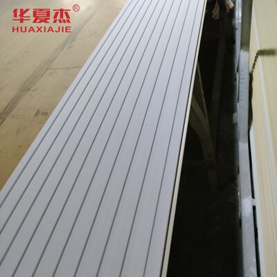 Calidad El panel de pared respetuoso del medio ambiente de la prenda impermeable WPC del PVC para la decoración de la pared interior y la resistencia a la humedad Fábrica