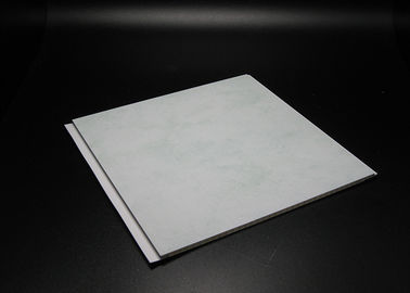Buen precio Los paneles de techo decorativos del PVC del cuarto de baño, tejas del techo del PVC del panal 8m m en línea