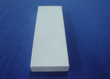 Buen precio El vinilo blanco viruta decorativa de los moldeados del PVC de 5/4 x 4 grabó en relieve el tablón del ajuste del PVC en línea