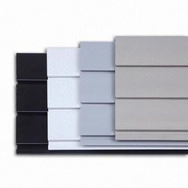 Buen precio Sistemas plásticos del Pvc Slatwall de los paneles de pared interior para el equipo de deportes en línea