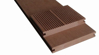 Buen precio Tablones dirigidos Decking compuesto al aire libre sólido del suelo de WPC WPC en línea