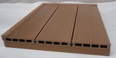 Buen precio El exterior compuesto hueco del Decking/WPC de WPC laminó Decking del suelo en línea