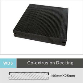 Buen precio Prenda impermeable plástica de los tableros del Decking de la coextrusión de la terraza del Pvc con el surco en línea