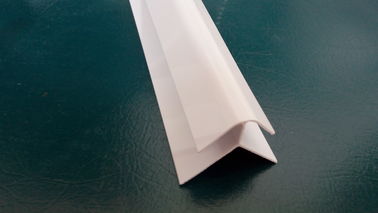 Buen precio La protuberancia de la ventana del PVC de la decoración perfila la ensambladora del externo/del interior en línea