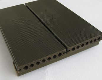 Buen precio El Decking compuesto del jardín WPC teja ULTRAVIOLETA hueco - las cubiertas de suelo resistentes en línea